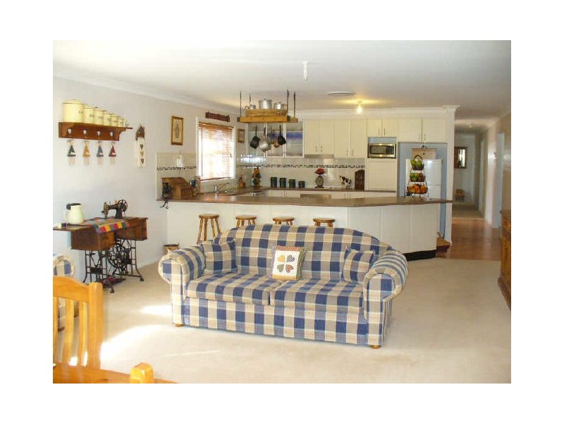 2 Neila Street, Cowra NSW 2794