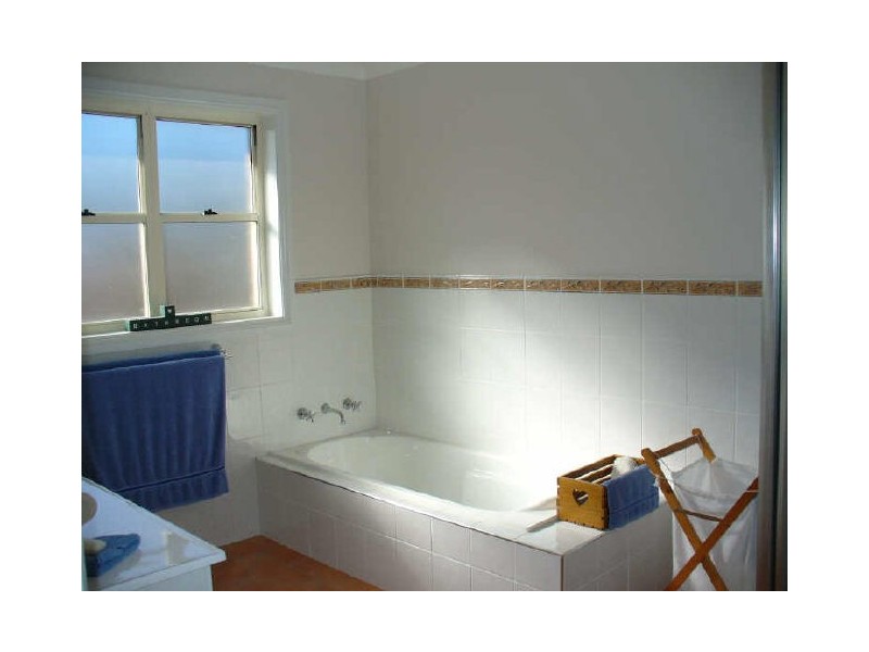 2 Neila Street, Cowra NSW 2794