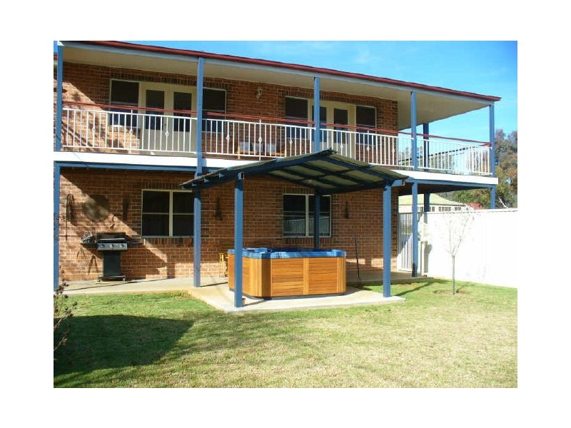 2 Neila Street, Cowra NSW 2794