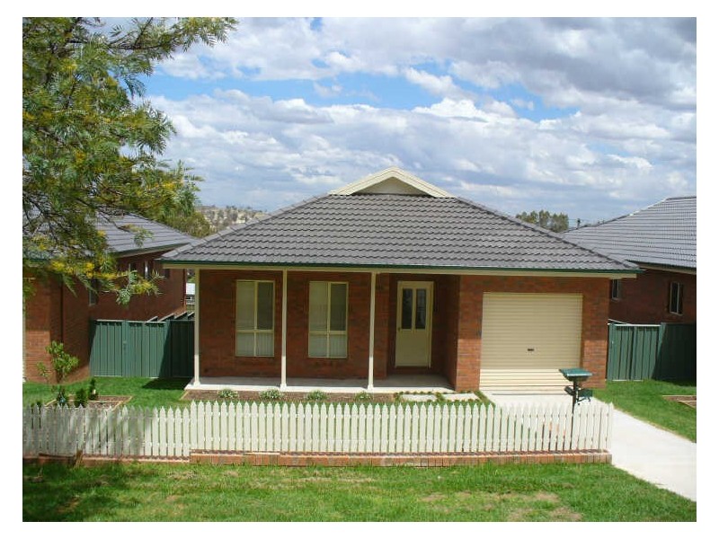 Unit 2/2 Amie Street, Cowra NSW 2794