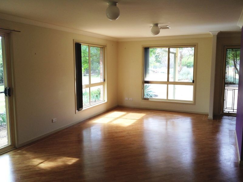 4 River Park Road, Cowra NSW 2794