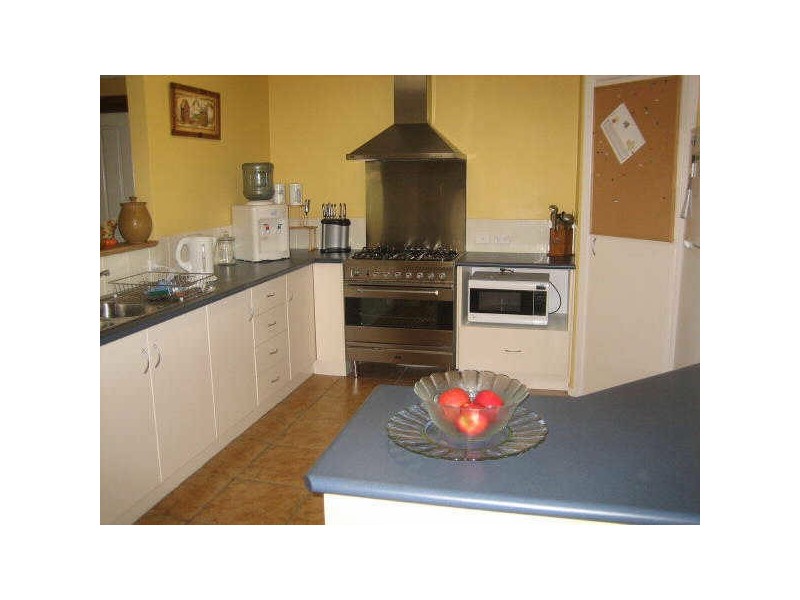 17 River Park Road, Cowra NSW 2794