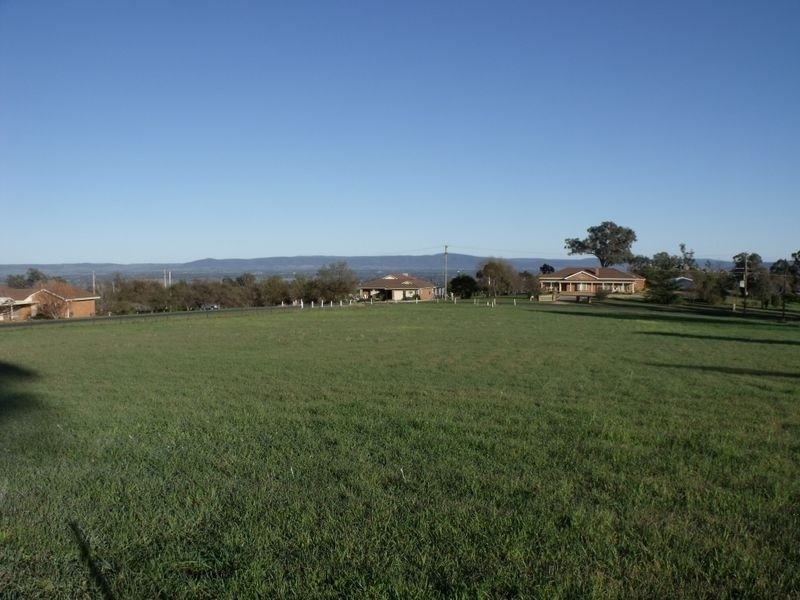 12 Gower Hardy Circuit, Cowra NSW 2794