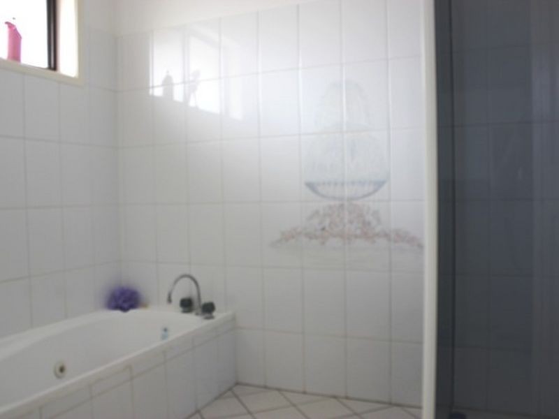 11 Appian Way, Cowra NSW 2794