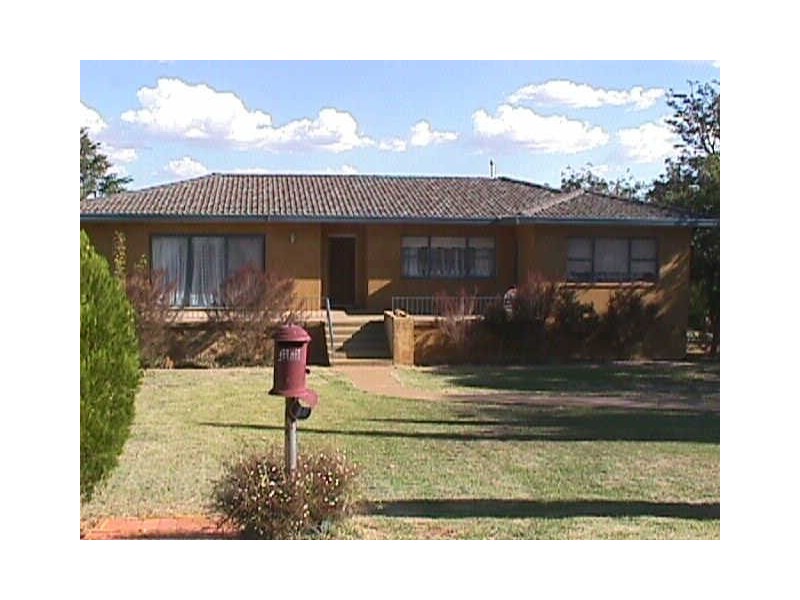1 Kanangra Street, Cowra NSW 2794