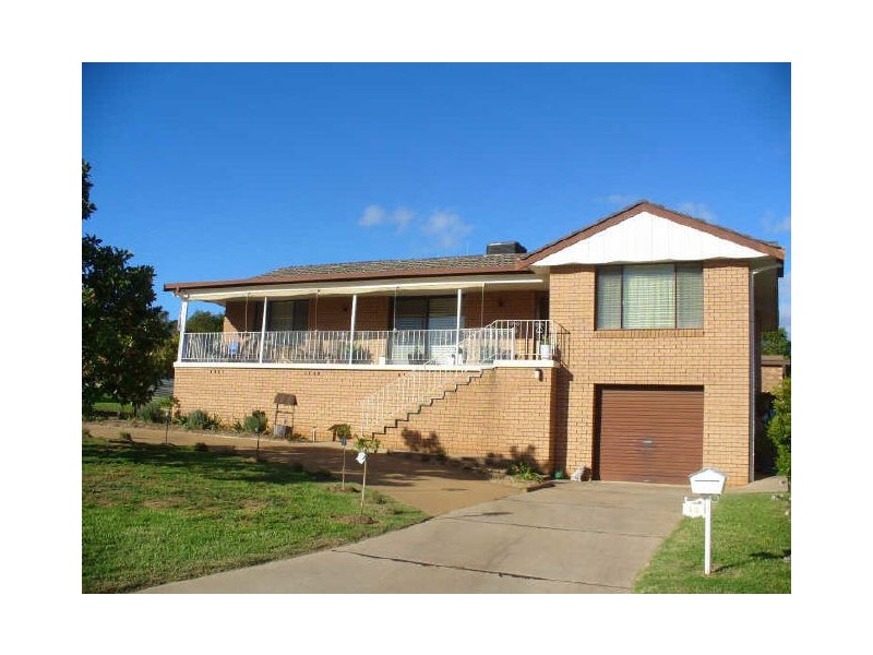 16 Yaldara Crescent, Cowra NSW 2794