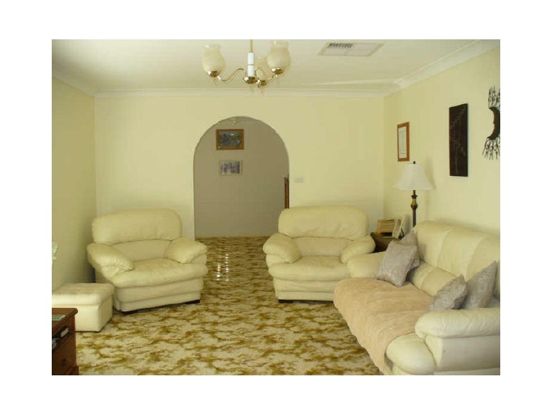 16 Yaldara Crescent, Cowra NSW 2794