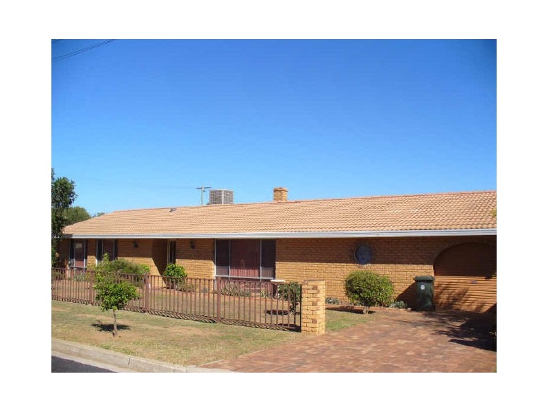 5 Logan Street, Cowra NSW 2794