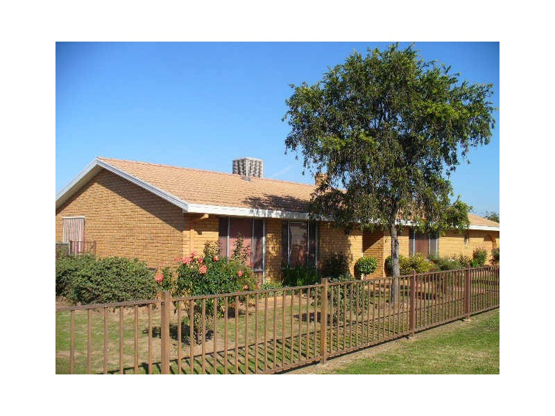 5 Logan Street, Cowra NSW 2794