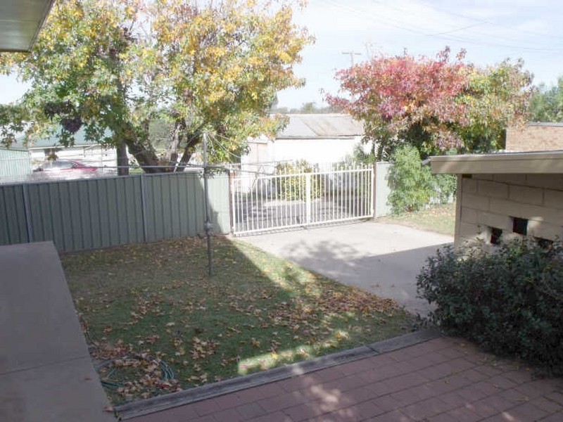 12 Vaux Lane, Cowra NSW 2794