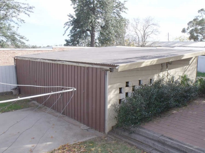 12 Vaux Lane, Cowra NSW 2794