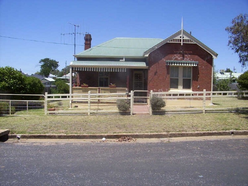7 Railway Street, Cowra NSW 2794