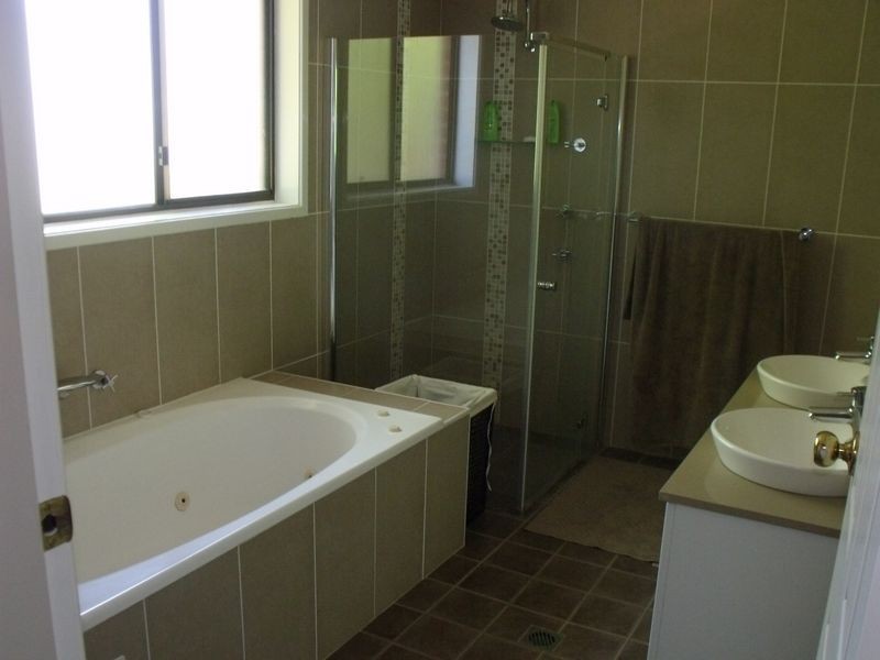 11 Daly Street, Cowra NSW 2794