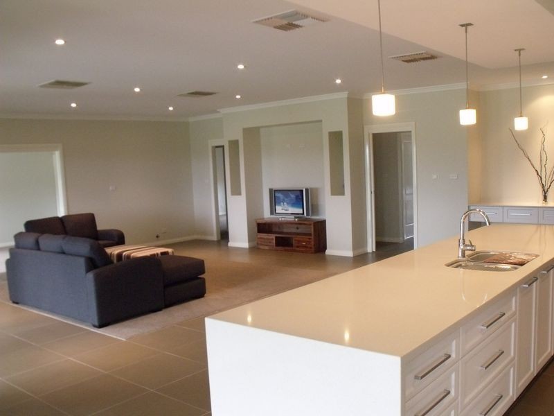 16 Shepherd Avenue, Cowra NSW 2794