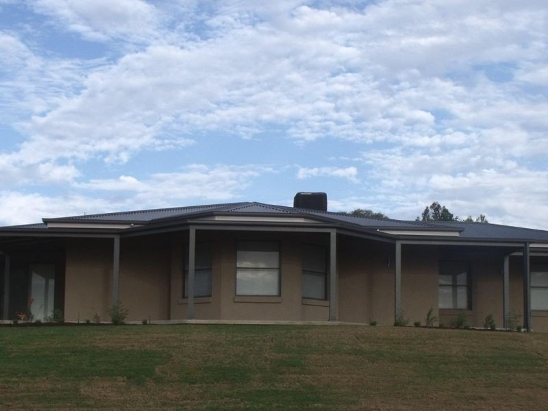 16 Shepherd Avenue, Cowra NSW 2794
