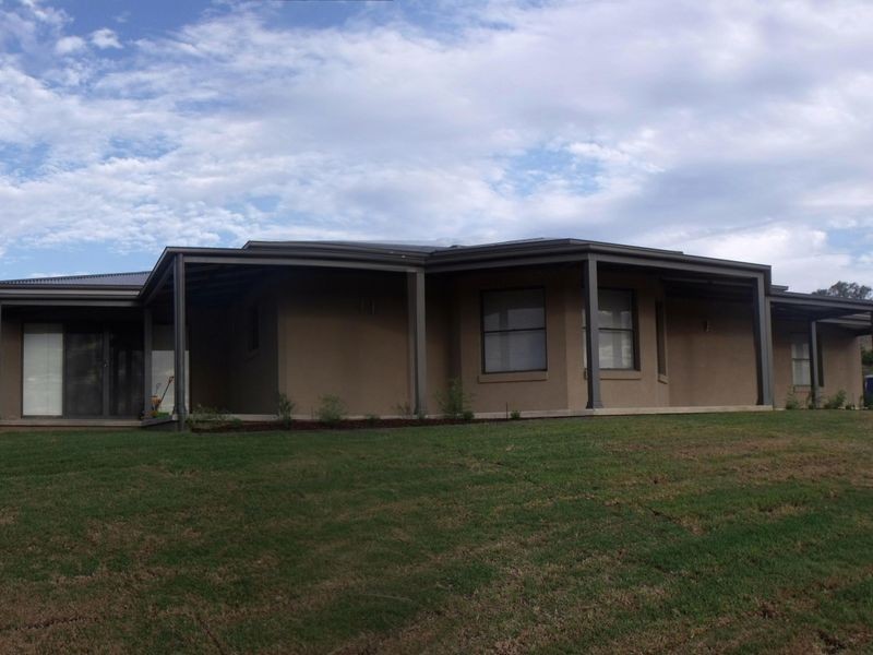 16 Shepherd Avenue, Cowra NSW 2794