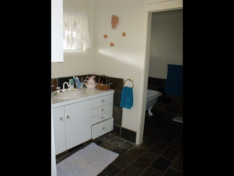 29 Dawson Drive, Cowra NSW 2794