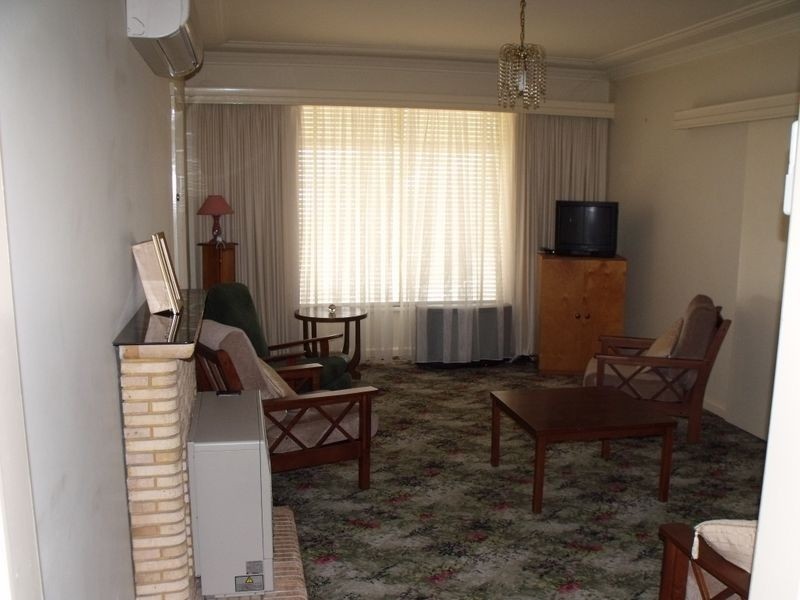 6 Carleton Street, Cowra NSW 2794