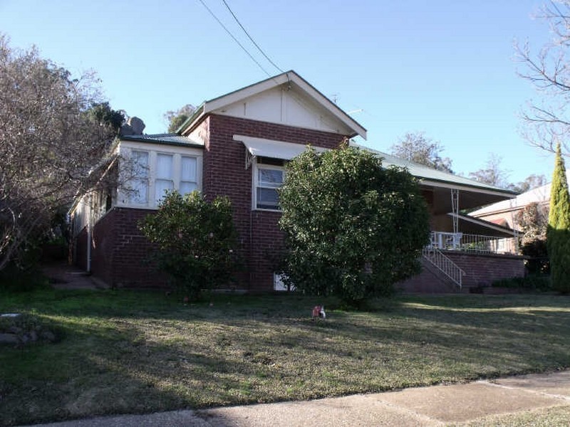 6 Carleton Street, Cowra NSW 2794