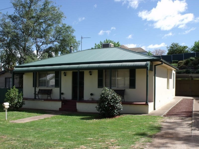 6 Courallie Street, Cowra NSW 2794