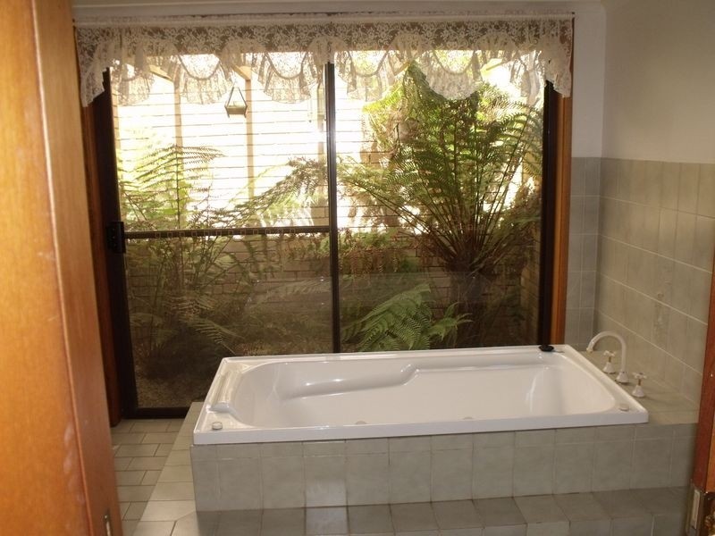 54 Lyall Street, Cowra NSW 2794