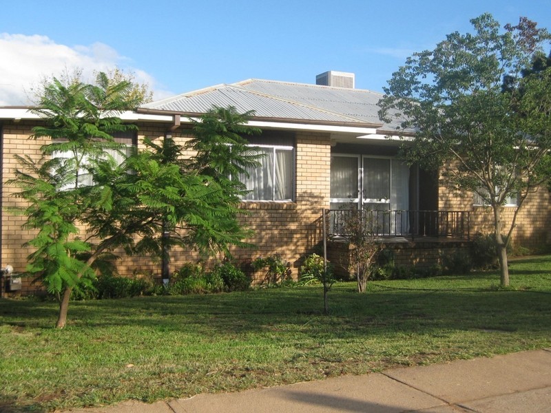 86 Lachlan Street, Cowra NSW 2794
