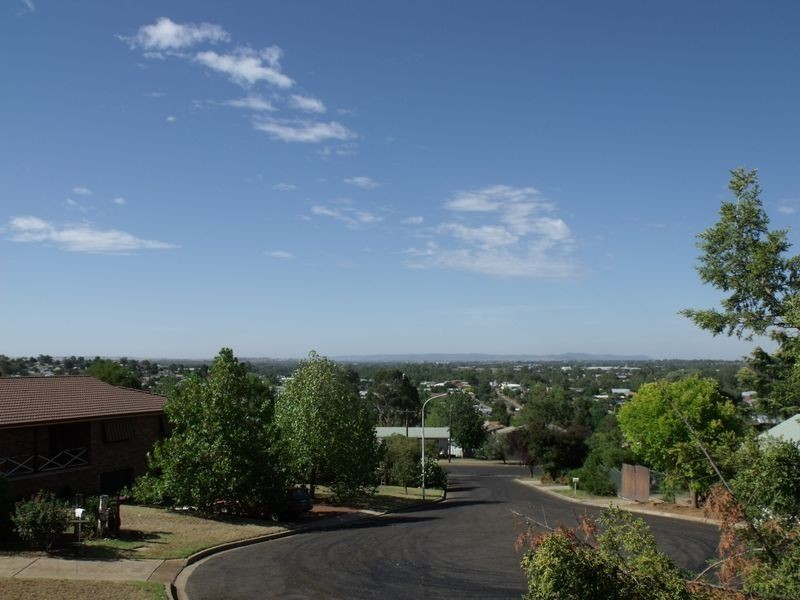 4 Lowan Place, Cowra NSW 2794