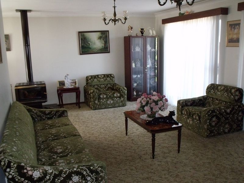 4 Lowan Place, Cowra NSW 2794