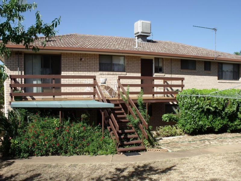 4 Lowan Place, Cowra NSW 2794