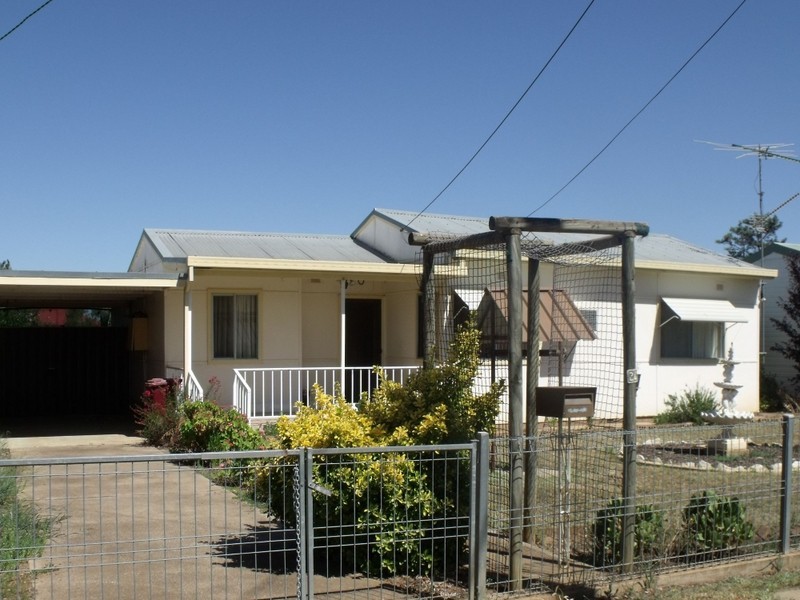 24 Kite Street, Cowra NSW 2794