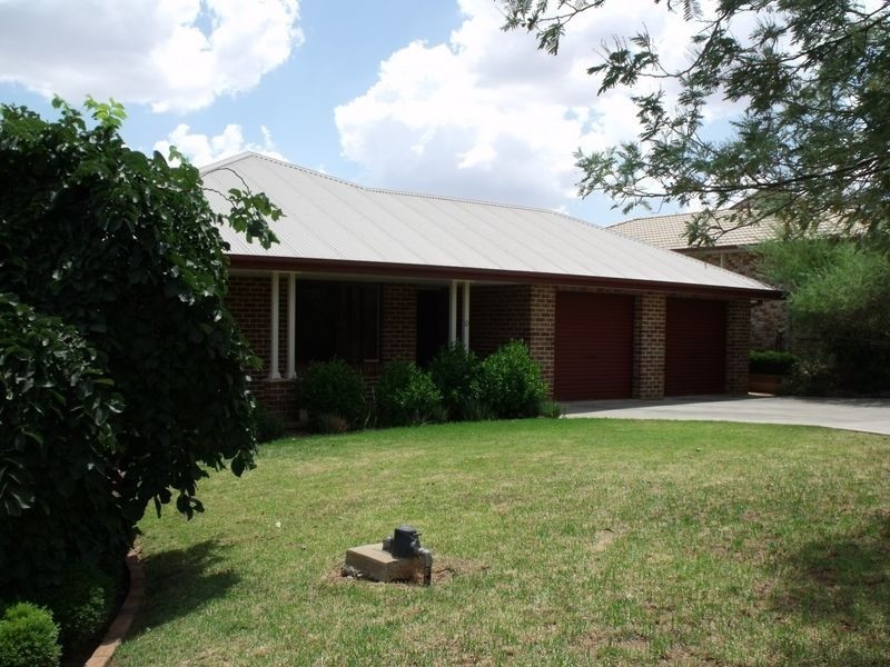 10 Acacia Circle, Cowra NSW 2794