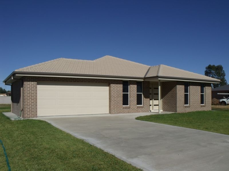 10 Mirage Drive, Cowra NSW 2794