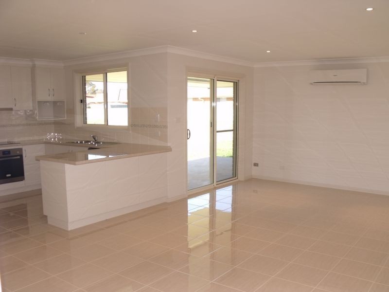 10 Mirage Drive, Cowra NSW 2794