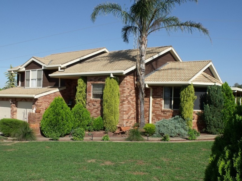 46 Dawson Drive, Cowra NSW 2794