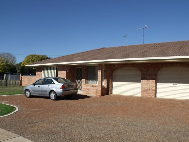 2/33 Logan Street, Cowra NSW 2794