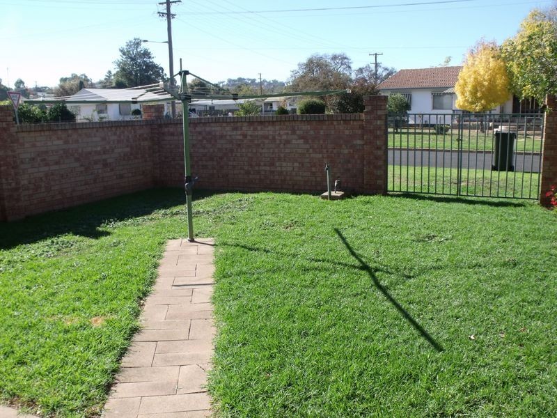 2/33 Logan Street, Cowra NSW 2794