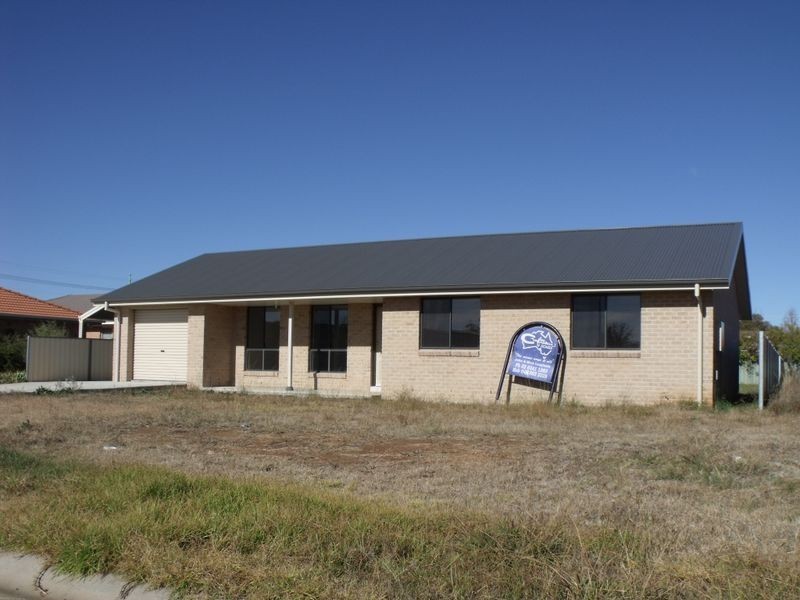 2 Mirage Drive, Cowra NSW 2794