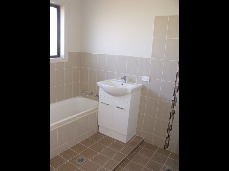 2 Mirage Drive, Cowra NSW 2794