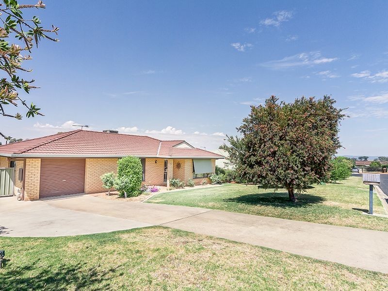 12 Casuarina Close, Cowra NSW 2794