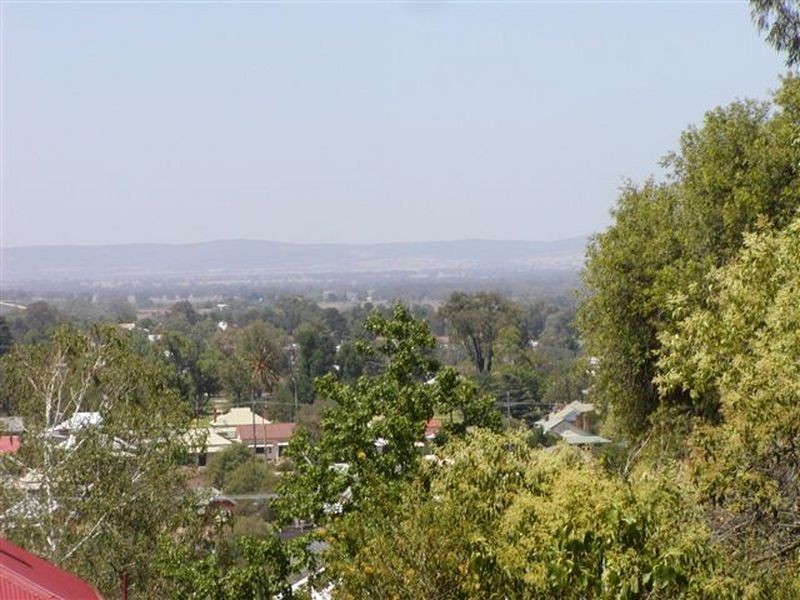 15 Carleton Street, Cowra NSW 2794