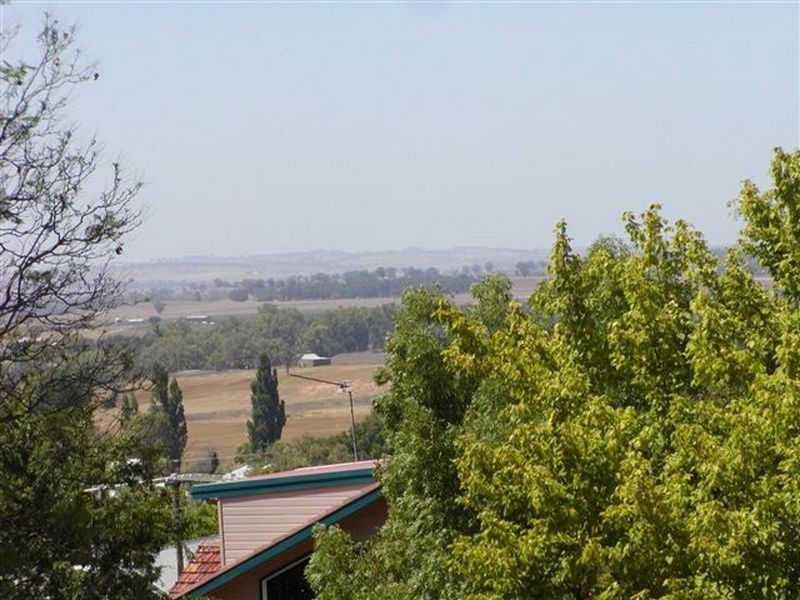 15 Carleton Street, Cowra NSW 2794