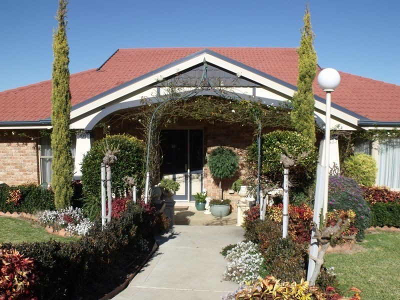 20a Acacia Circle, Cowra NSW 2794