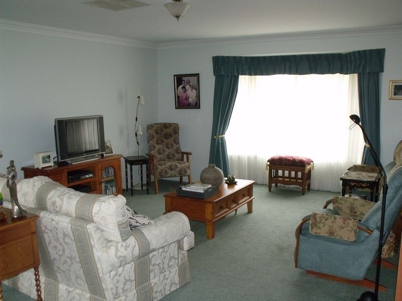 20a Acacia Circle, Cowra NSW 2794