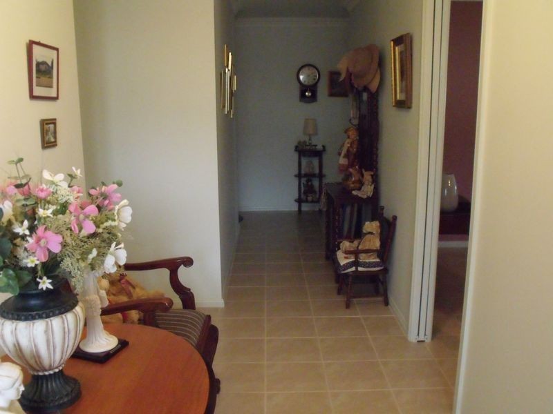 20a Acacia Circle, Cowra NSW 2794