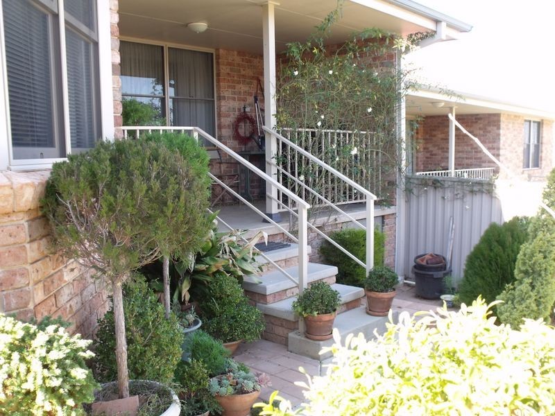 20a Acacia Circle, Cowra NSW 2794