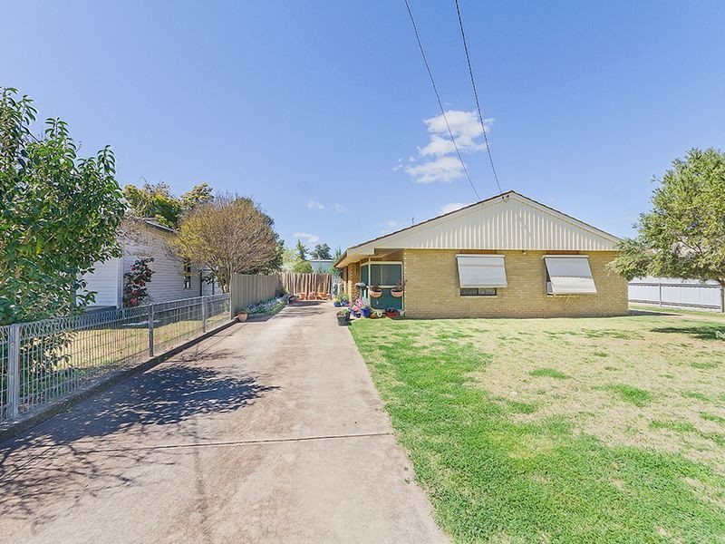 27 Lee Street, Cowra NSW 2794