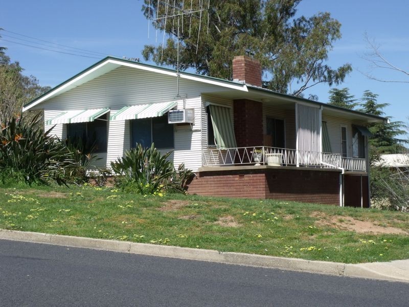 22 Henderson Street, Cowra NSW 2794