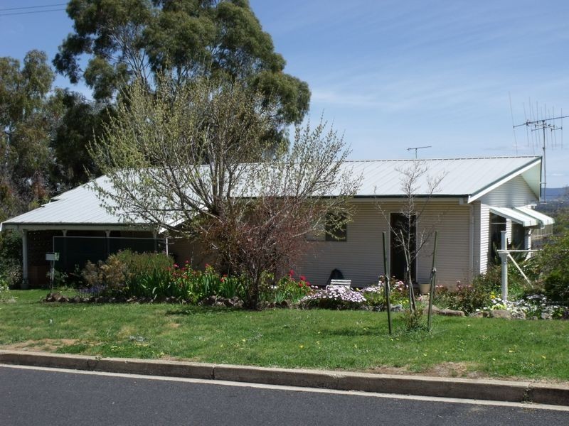 22 Henderson Street, Cowra NSW 2794