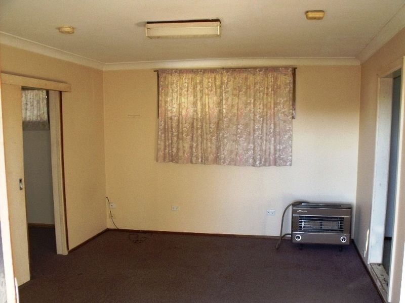 11 Chapman Street, Cowra NSW 2794