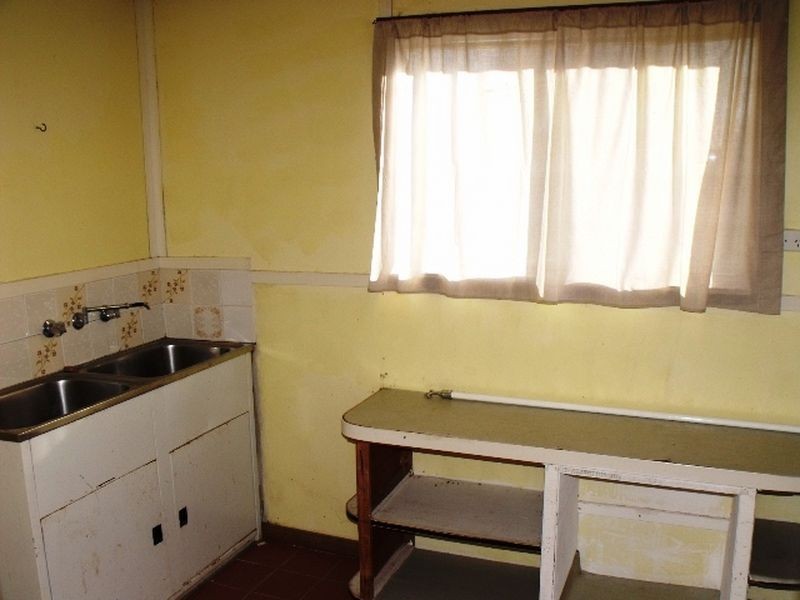 11 Chapman Street, Cowra NSW 2794